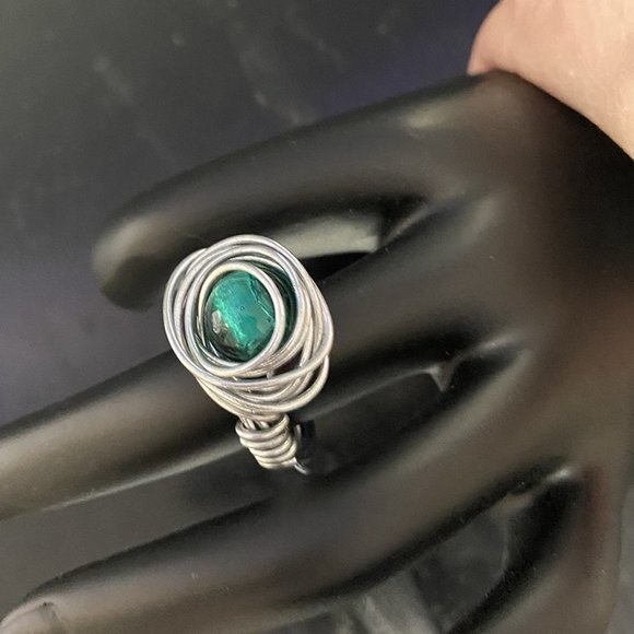 Stainless Steel Wire Wrapped Ring with Green Glass Bead in Size 6. Artisan made - Picture 4 of 7
